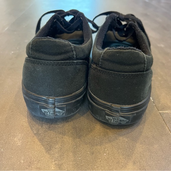 Vans - Picture 6 of 7